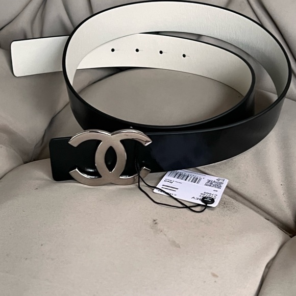 CHANEL ❤️🔥❤️🔥NEW CC LOGO REVERSIBLE BLACK AND WHITE LEATHER BELT Size 80 - Picture 9 of 16